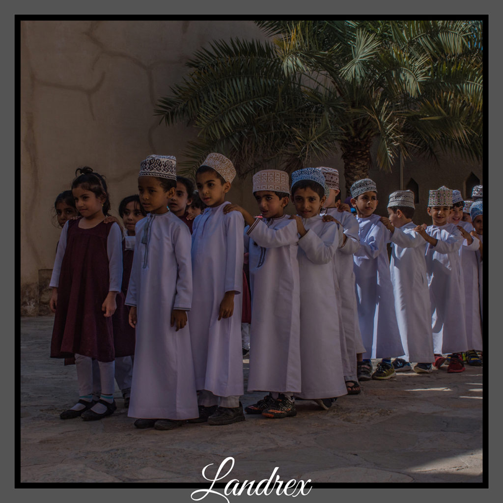 Oman scuola in visita a Nizwa