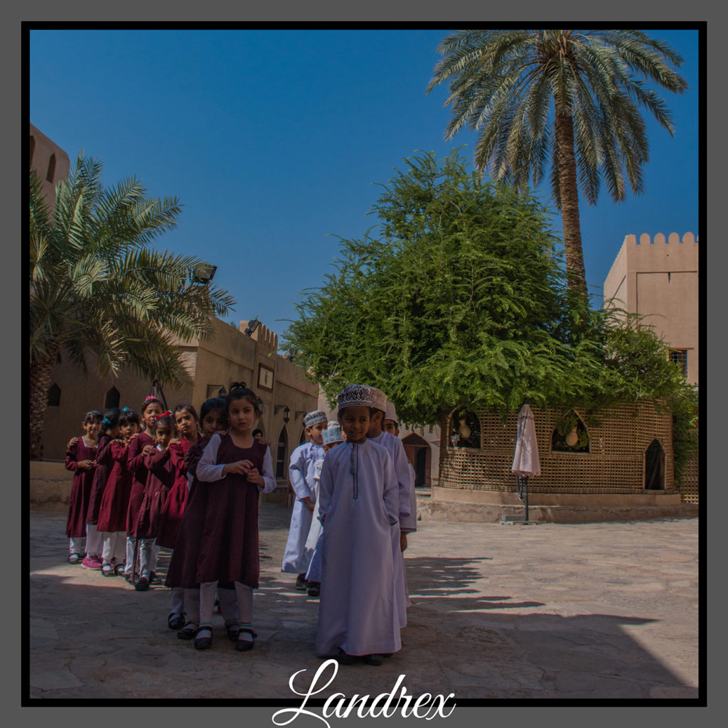 Oman scuola in visita a Nizwa