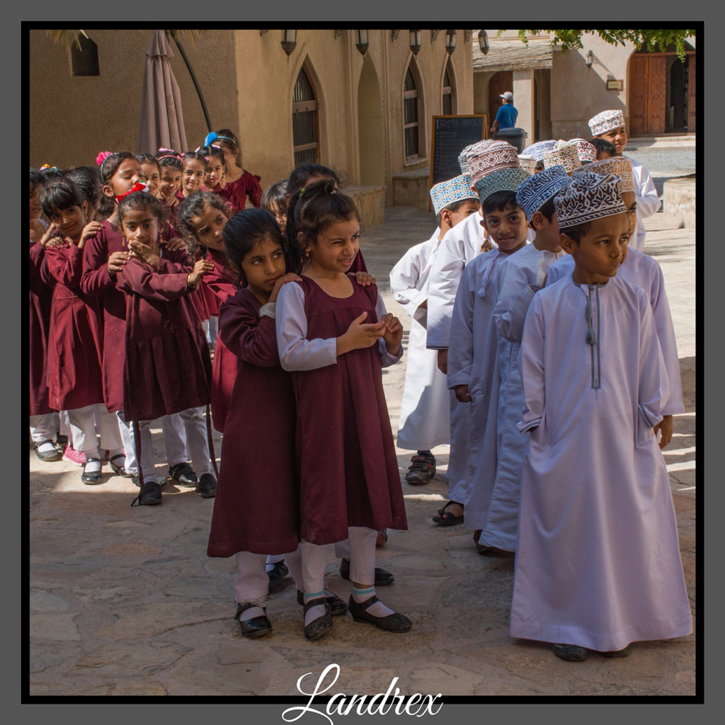 Oman scuola in visita a Nizwa